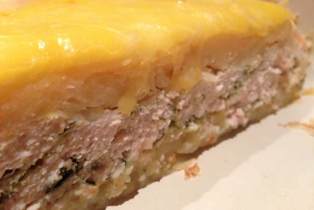 Картофельная запеканка с начинкой из куриного филе и шпината