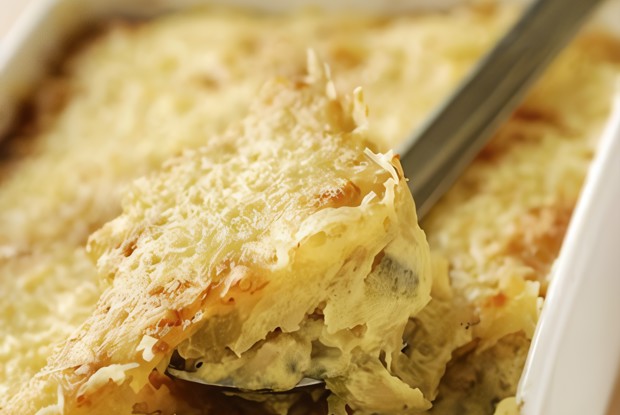 Картофельная запеканка с жареным пореем и тимьяном