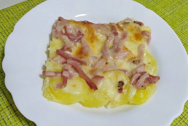 Картофельная запеканка в духовке с бужениной
