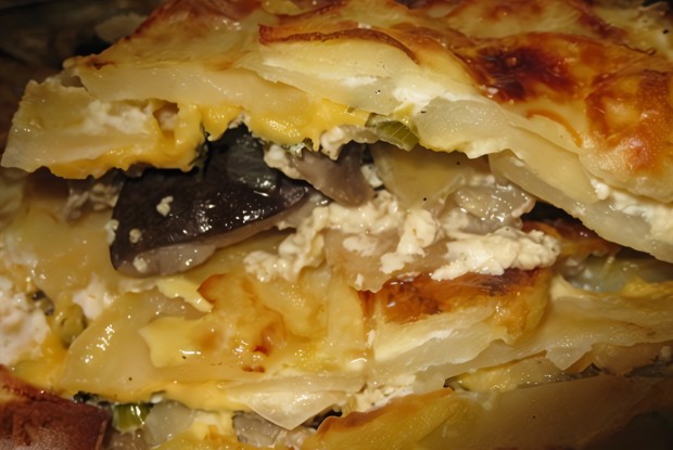 Картофельная запеканка с грибами и сыром.