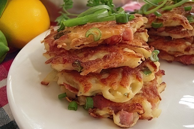 Картофельные драники с колбасой