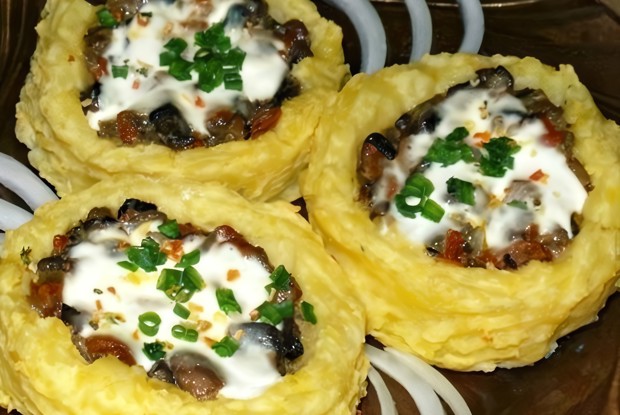 Картофельные гнезда с грибами