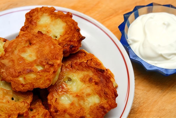 Картофельные котлеты с грибным соусом