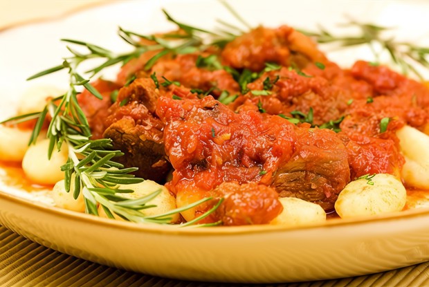 Картофельные ньокки с соусом из томатов и базилика