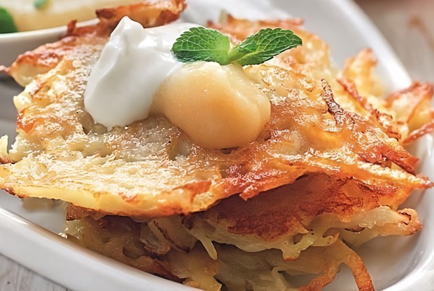 Картофельные оладьи латкес с яблочным соусом