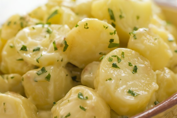 Картофельный салат с чесноком