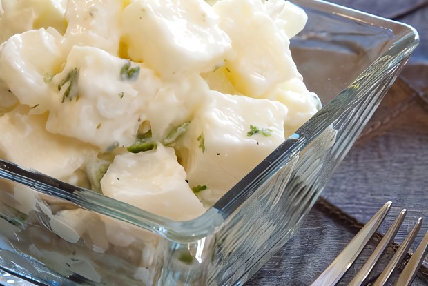 Картофельный салат с яйцами и горчичной заправкой