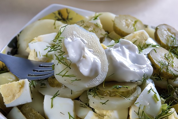 Картофельный салат с яйцом