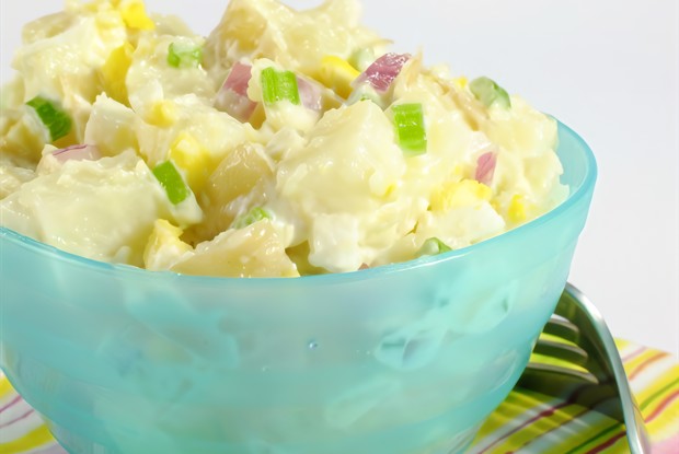 Картофельный салат с сыром рокфор