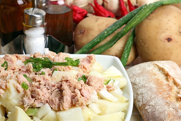 Картофельный салат с тунцом