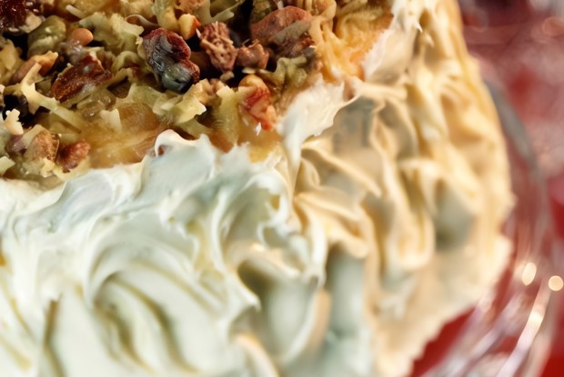 Картофельный торт со сметанным кремом и миндалем