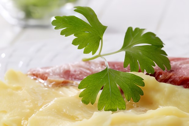 Картофельное пюре с белым чеддером и чесноком