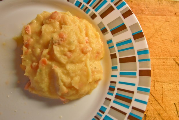 Картофельное пюре с конкасе из помидоров и розмарином