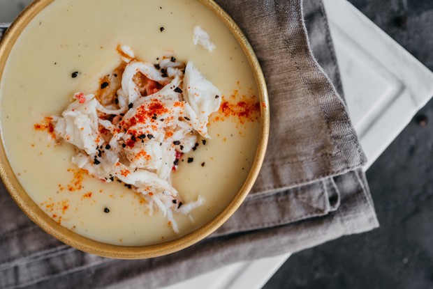 Картофельное пюре с крабом и соусом биск