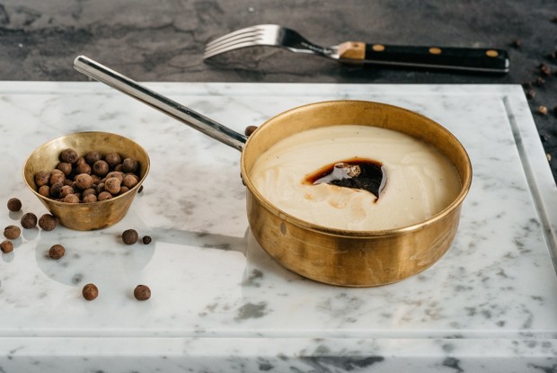 Картофельное пюре с соусом демигляс