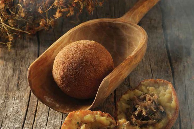 Картофельный колобок с копченым гусем