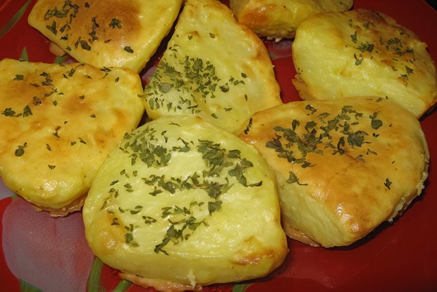 Картошка под майонезом с прованскими травами, запеченная в микроволновке