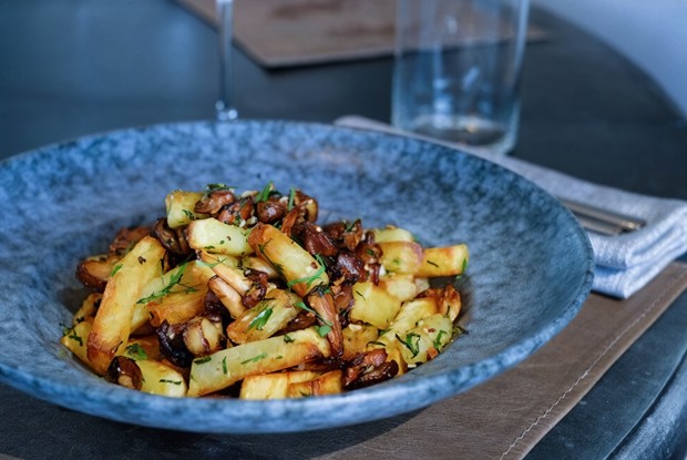 Жареная картошка с лесными грибами