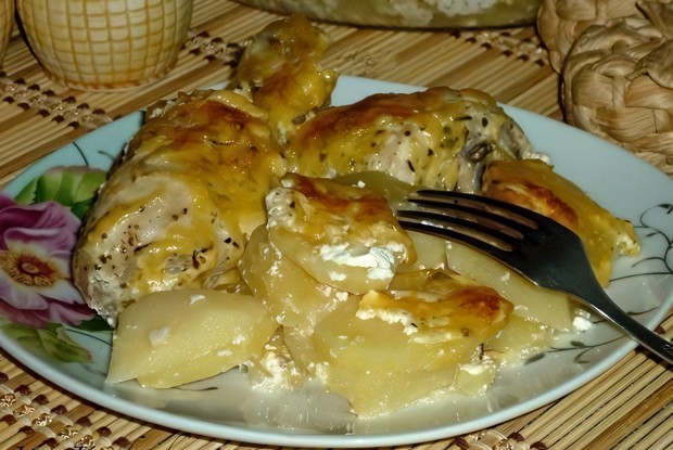 Картошка с куриными ножками в духовке