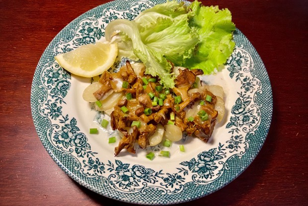 Картошка с лисичками, запеченные в сливках