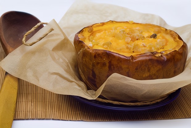 Каша гурьевская, запеченная в тыкве