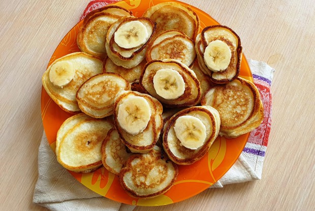 Кефирные оладьи с бананом