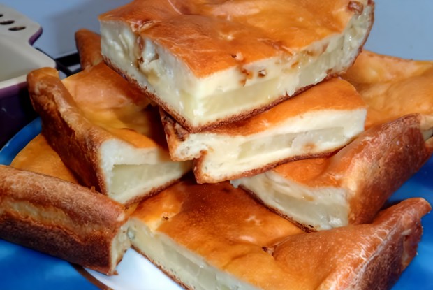 Кефирный пирог с картошкой и луком