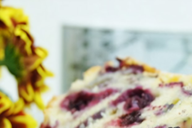 Кекс с черной смородиной