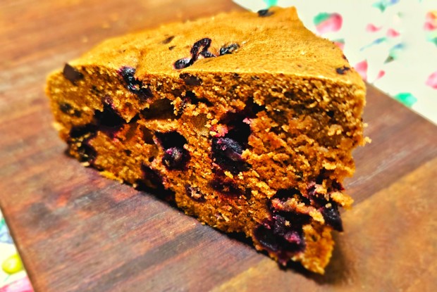 Кекс с черной смородиной и шоколадом