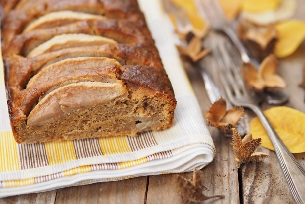 Кекс с грушами и грецкими орехами