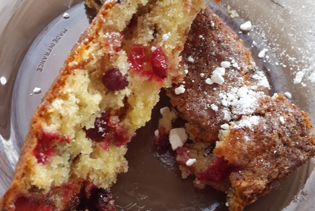 Кекс с клюквой и темным шоколадом