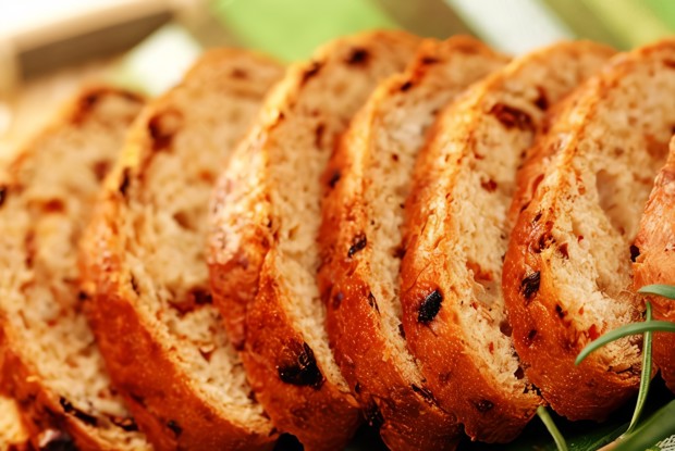 Кекс с помидорами и миндалем