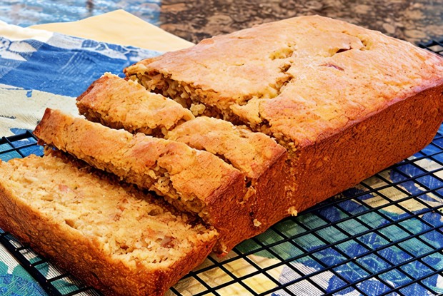 Кекс с вареньем и сметаной