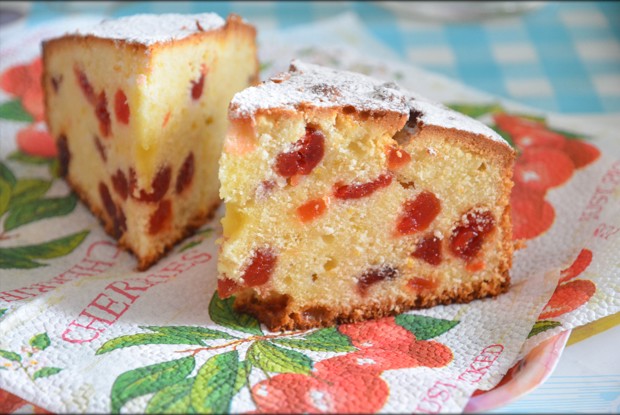 Кекс с вишнями