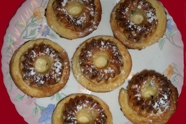 Кексы и творожной массы с изюмом