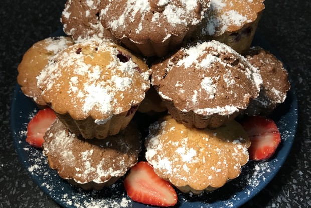 Кексы с брусникой