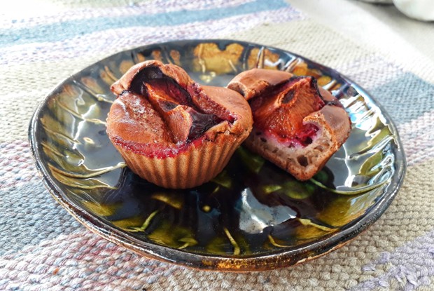 Кексы со сливами