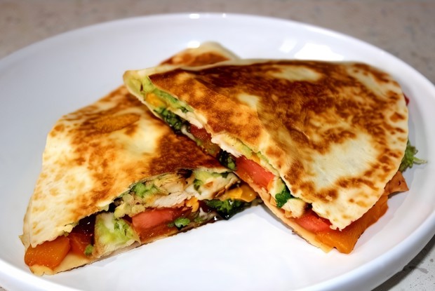 Кесадилья с гуакомоле и печеным перцем