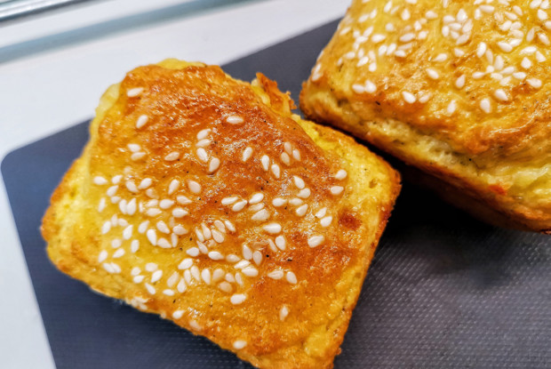 Кето-булочка с кунжутом