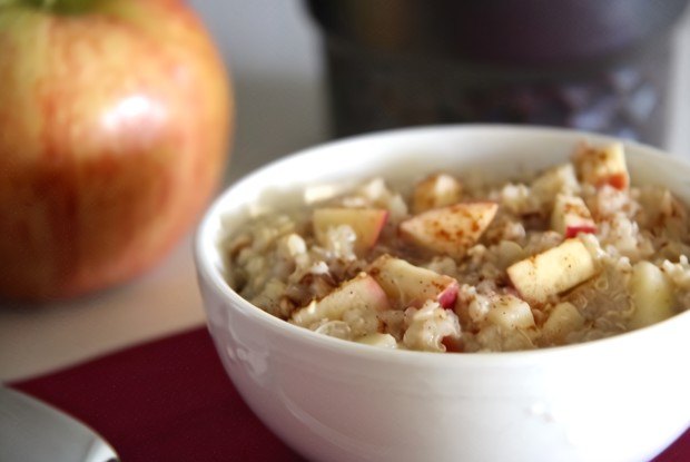 Киноа с яблоком и корицей