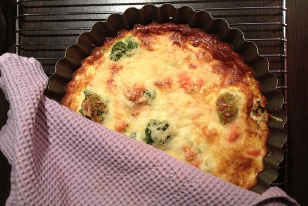 Киш с форелью и брокколи