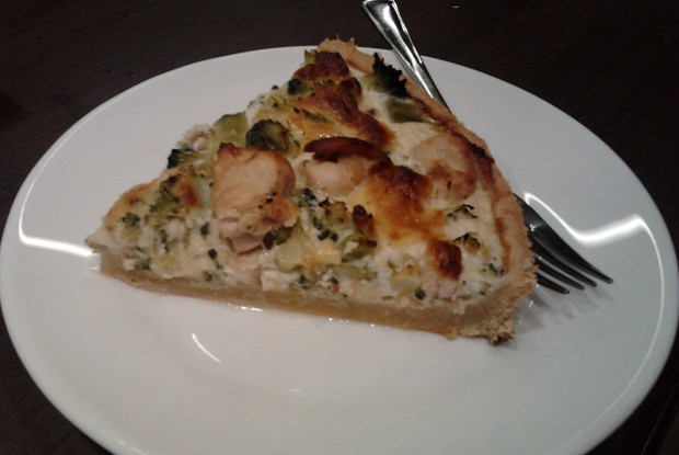 Киш с курицей и брокколи