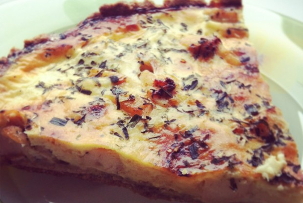 Киш с курицей и сыром мюнстер