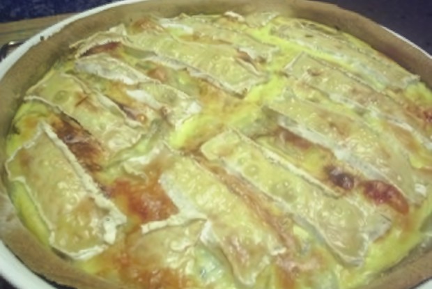 Киш с лососем и камамбером