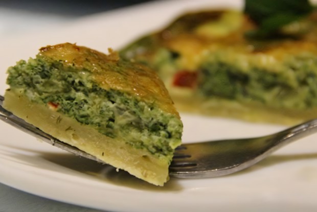 Киш со шпинатом и сладким перцем