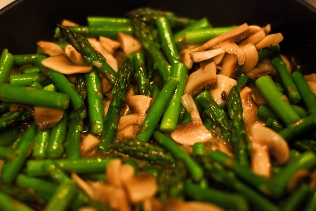 Киш со спаржей и грибами