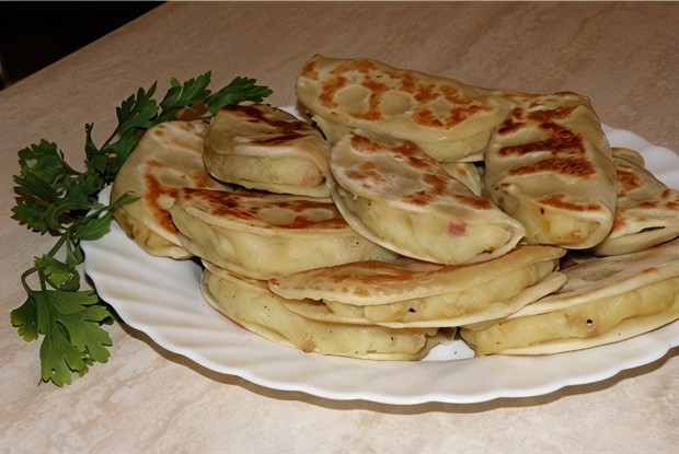 Кыстыбый с картофелем из пельменного теста