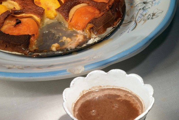 Клафути с абрикосами и персиками