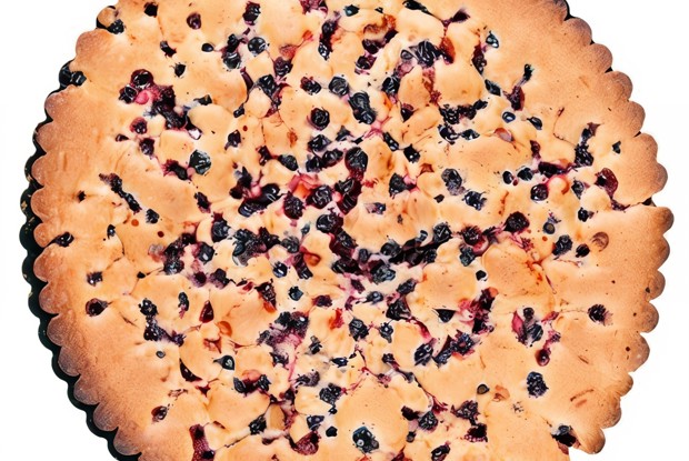 Клафути с черникой и миндалем