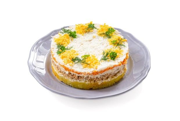 Классическая «‎Мимоза» с рыбными консервами